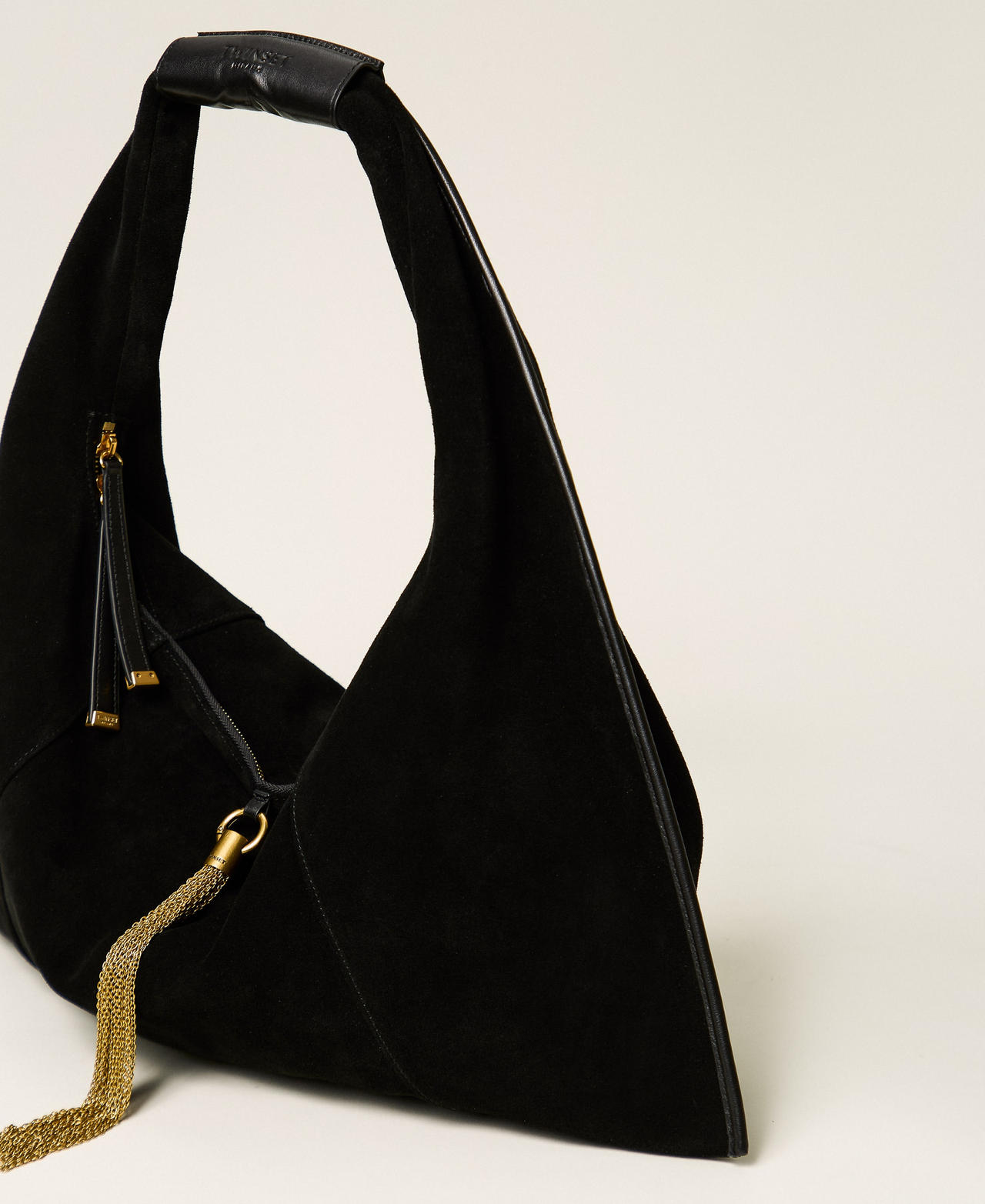 Besace trap&egrave;ze en cuir velours avec pompon