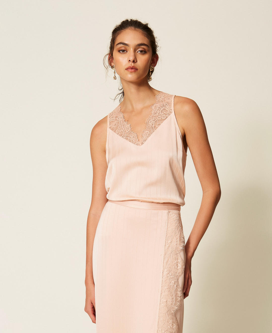 Top en satin et dentelle