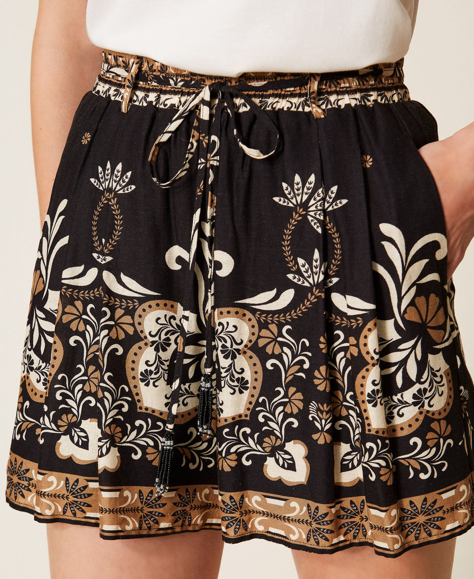 Linen blend printed shorts Black Foulard Print Woman 261LB2NBB_13225_04