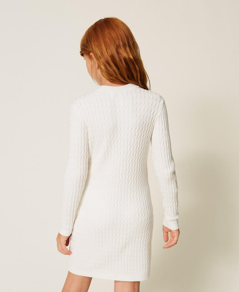 Kurzes Strickkleid mit Zopfmuster Wei&szlig; Schnee M&auml;dchen 262GJ3074_00282_03