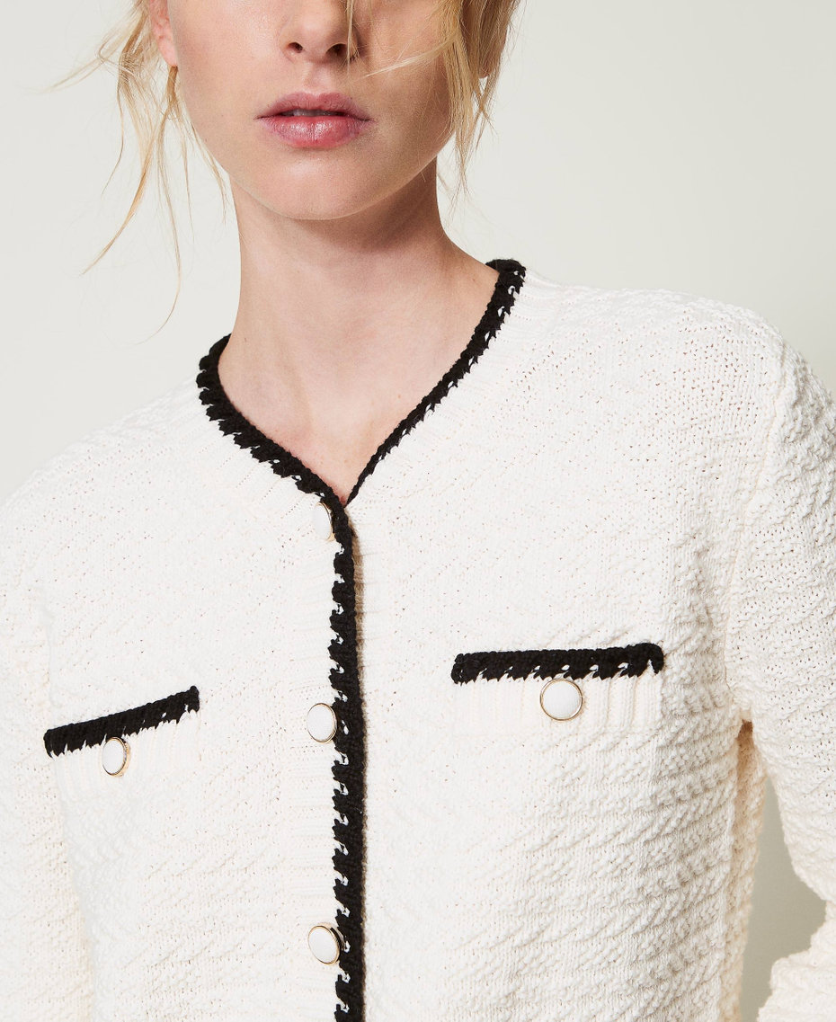 Jacke aus Jacquard-Strick Zweifarbig Sugar / Schwarz Frau 251AP3080_10201_03