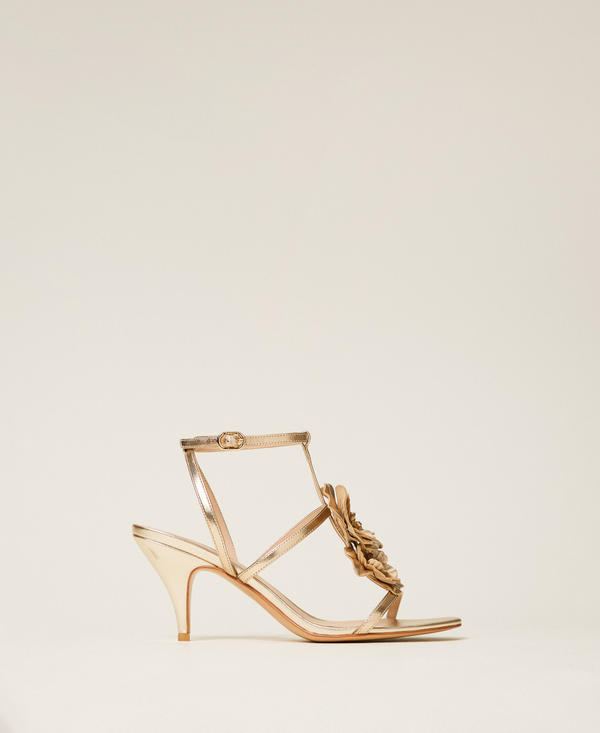 Leather sandals with flower