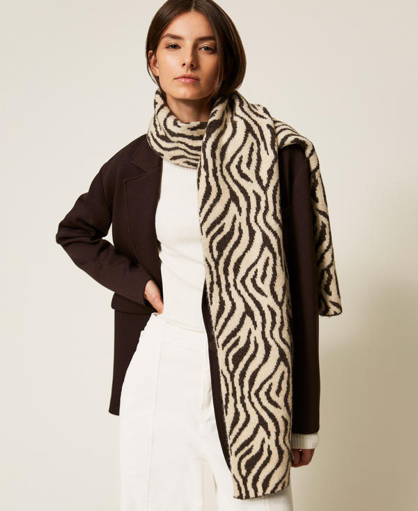 Animal print jacquard knit scarf