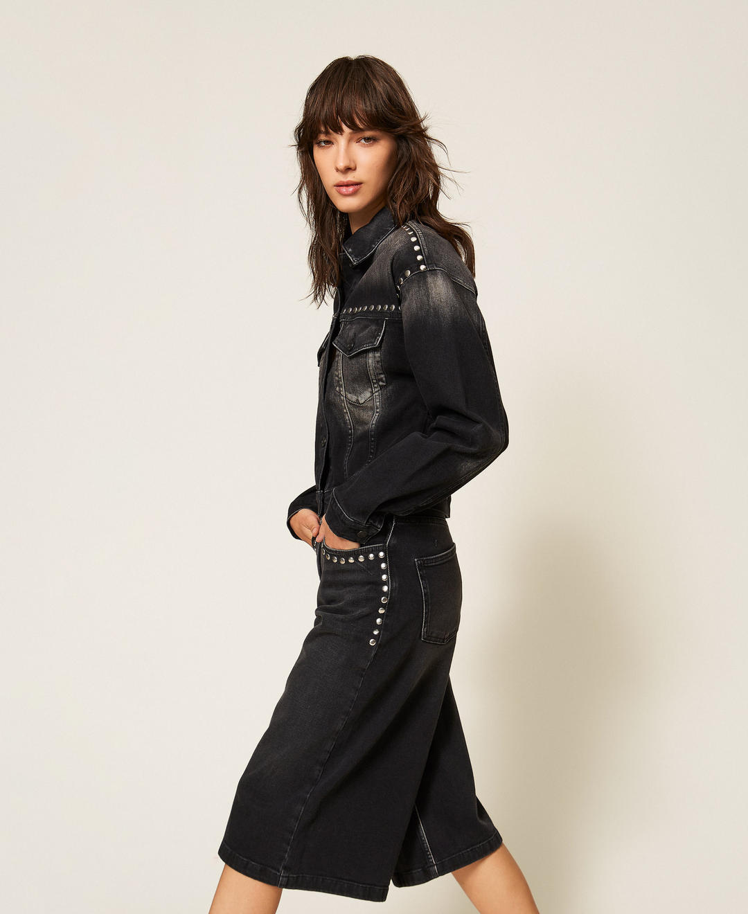 Blouson en jean avec cabochons