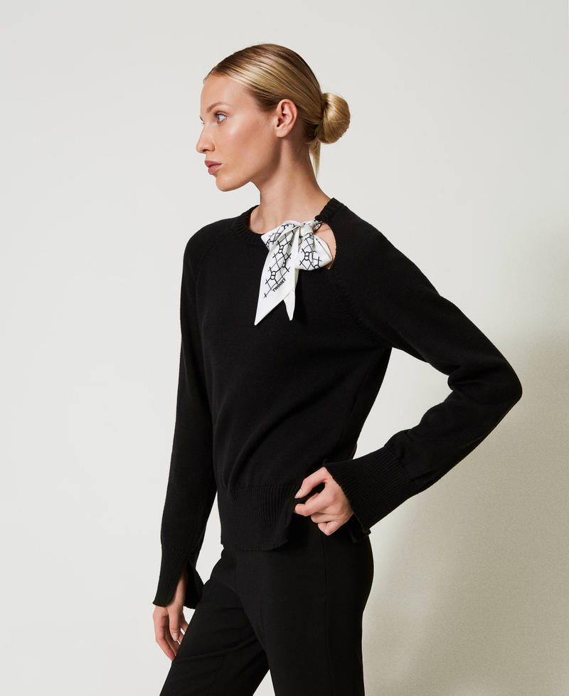 Pullover mit Logofoulard Zweifarbig Schwarz / Oval T-Print Schwarz / Schneewei&szlig; Frau 251TP3210_12340_02