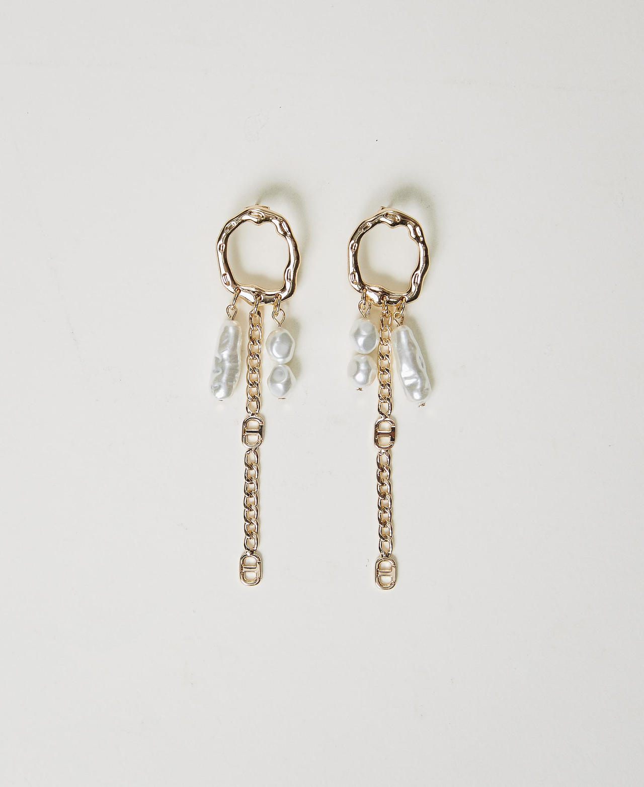 Boucles d&rsquo;oreilles pendantes avec cha&icirc;ne et perles