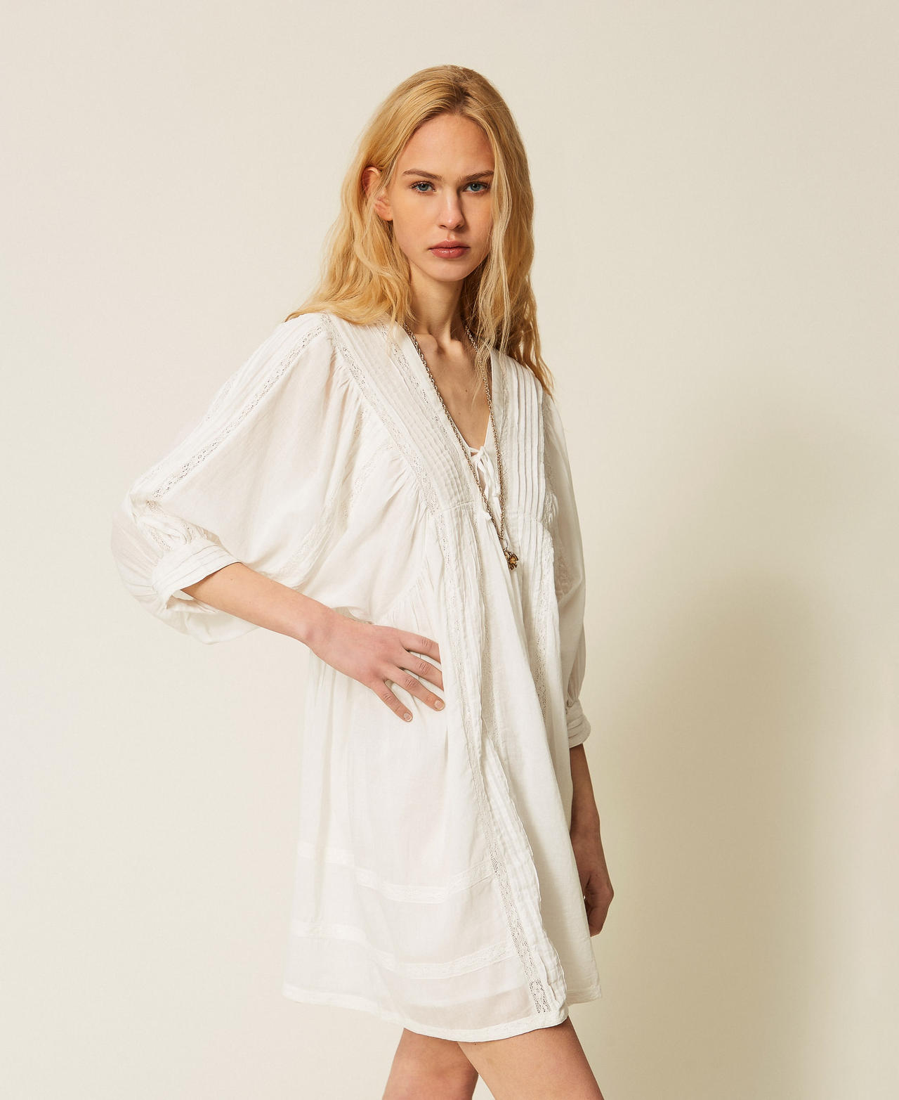 Короткое муслиновое платье с кружевом Off White женщина 261LM2HEE_00526_03