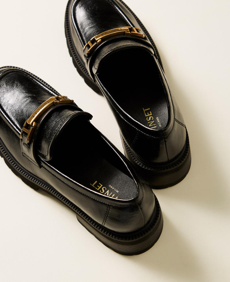 Loafers with Oval T clasp Black Woman 252TGT080_00006_03