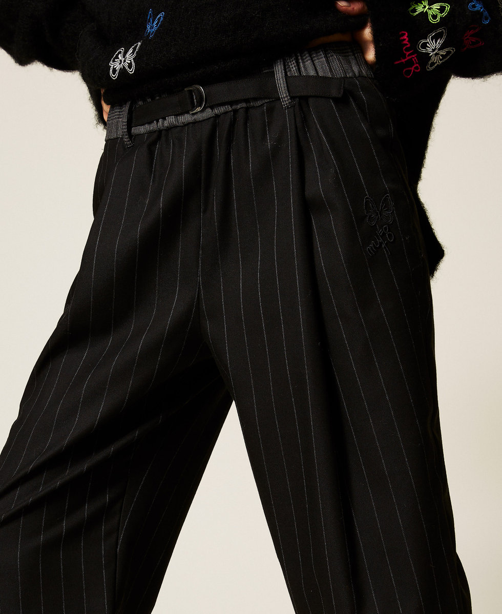 Pantalones MYFO de rayas con correas Black Pinstripe Mujer 252AQ2042_12849_04