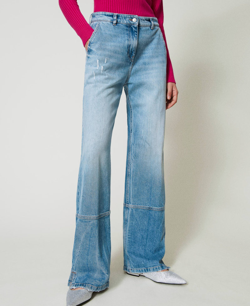 Wide-Leg-Jeans mit Teilungsnähten Helles Denim Frau 242AT2272_11453_04