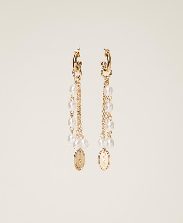Earrings with pendants and pearls