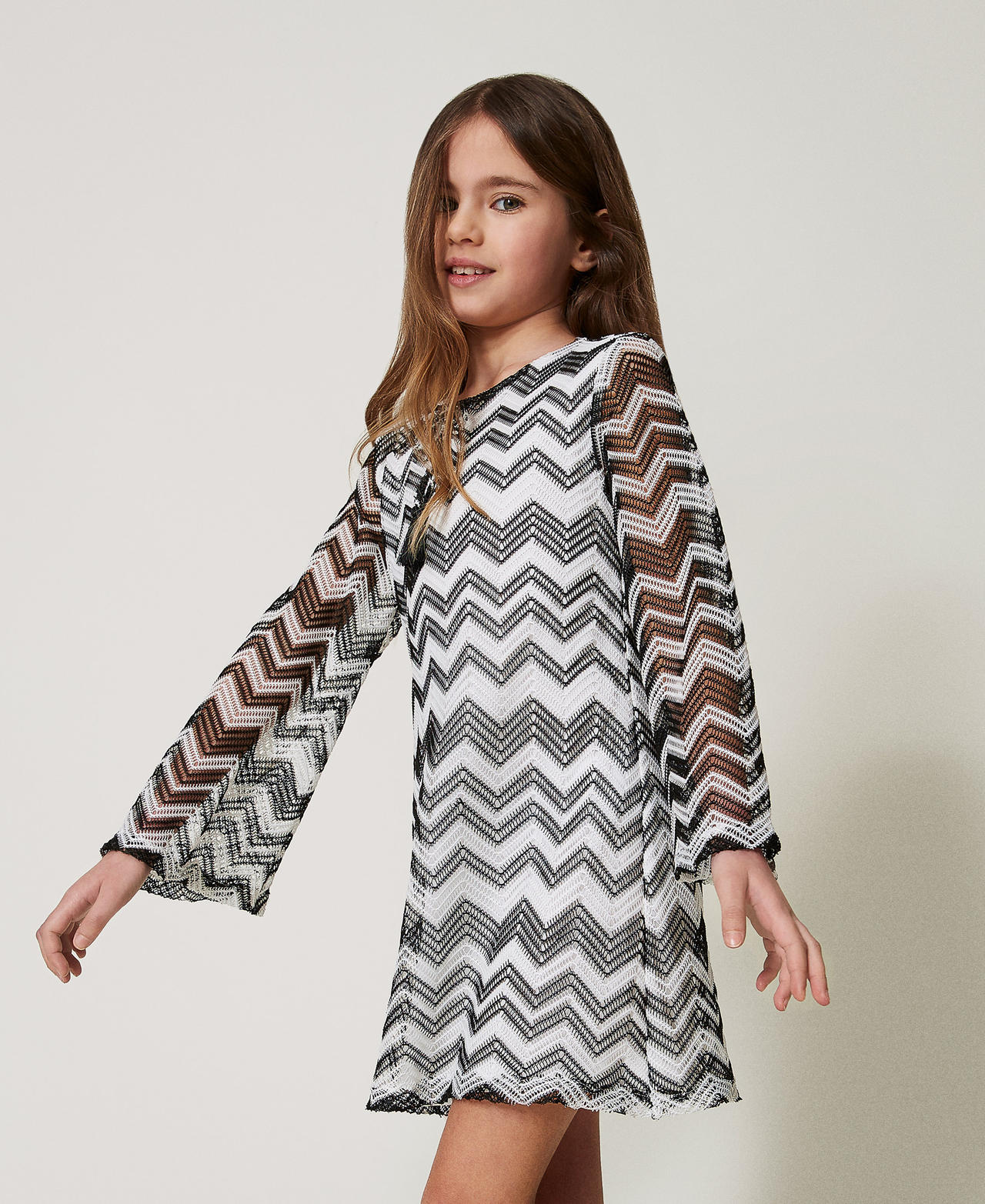 Short mesh dress with chevron pattern Bicolour "Ice" White / Black Girl 251GJ2550_02849_02