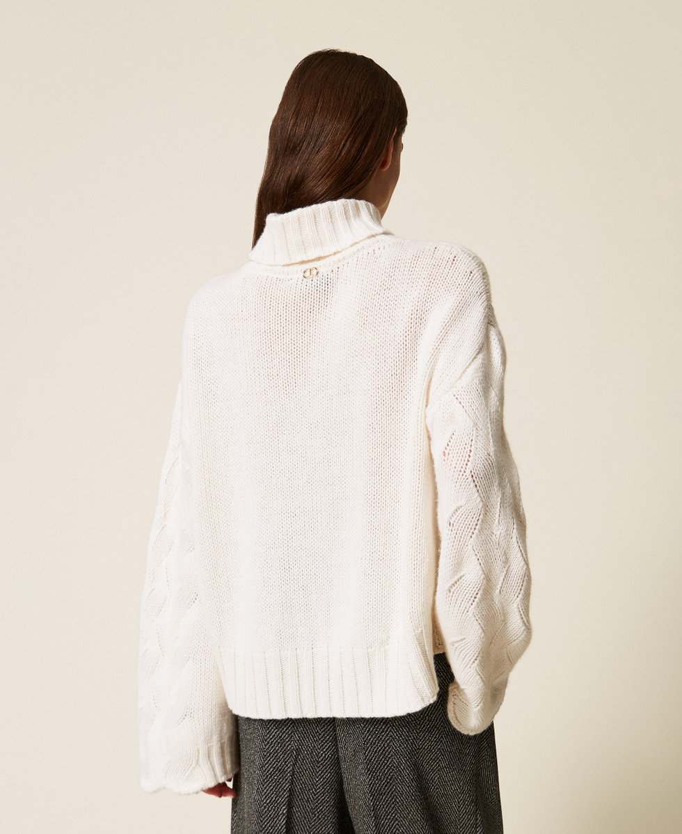 Rollkragenpullover aus Wollmischung mit Feston Wei&szlig; Schnee Frau 252TT3424_00282_03