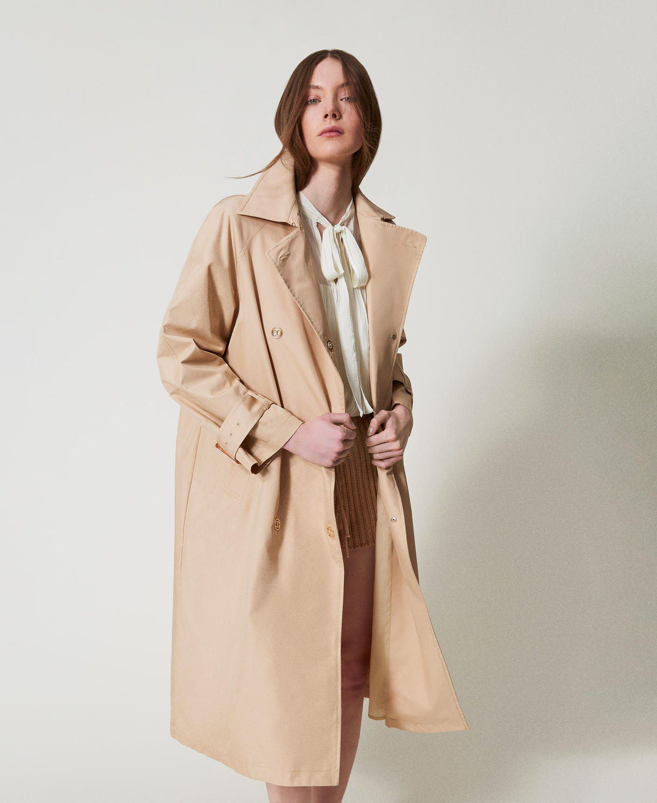 Twill trench coat with Oval T buttons Woman, Beige | TWINSET Milano