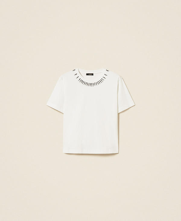 Eng geschnittenes T-Shirt mit Stickmotiv