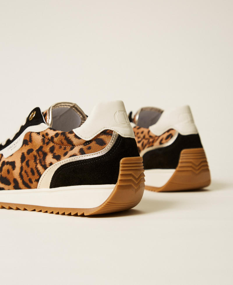 Zapatillas de piel con detalles en contraste Estampado Leopard Mujer 252TCP028_12624_03