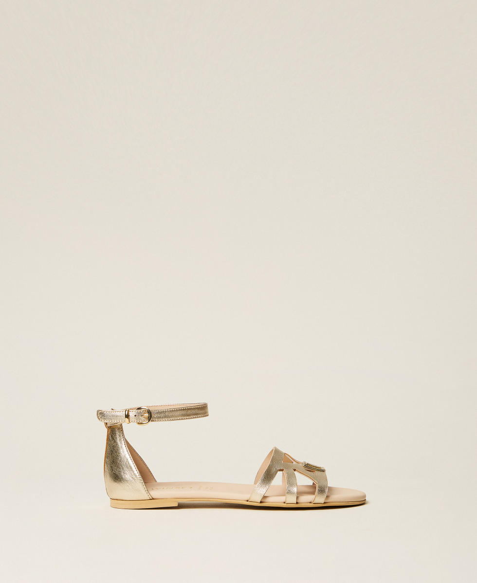 Sandali in pelle laminata con cinturino