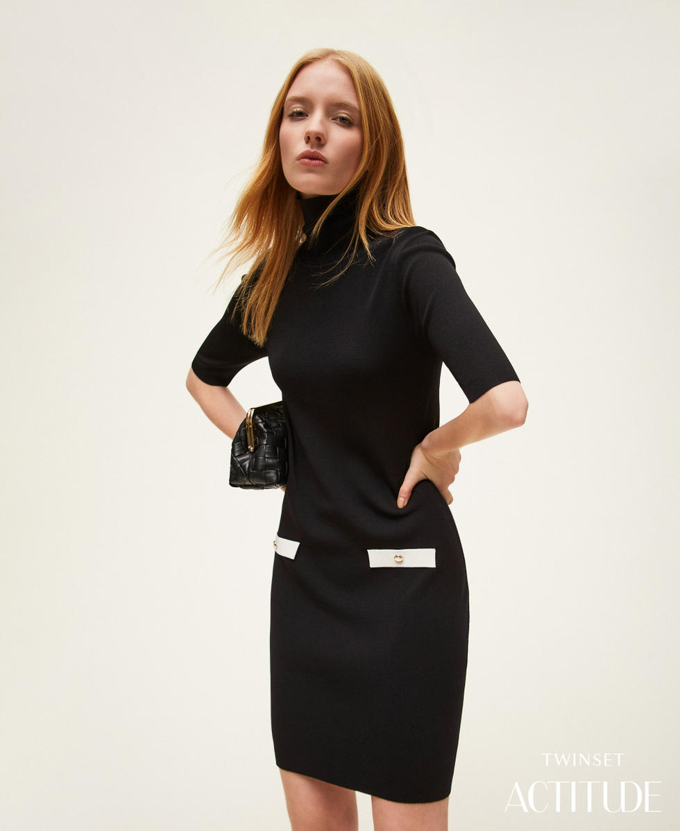 Kurzes Strickkleid mit Streifen Zweifarbig Schwarz / Off White Frau 261AP3043_11656_PA