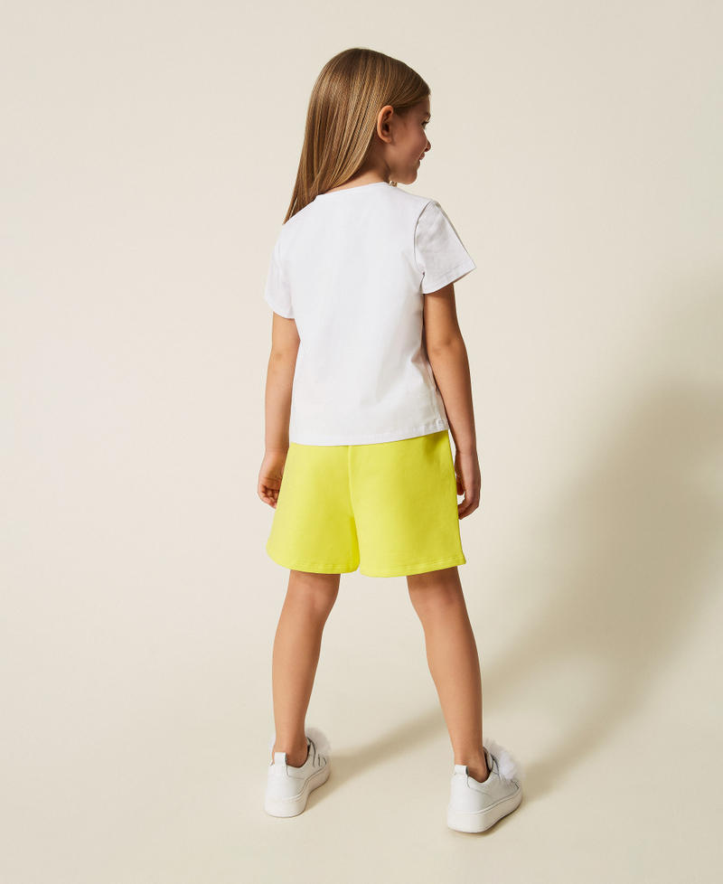 T-shirt pour fille avec broderie et short en molleton
