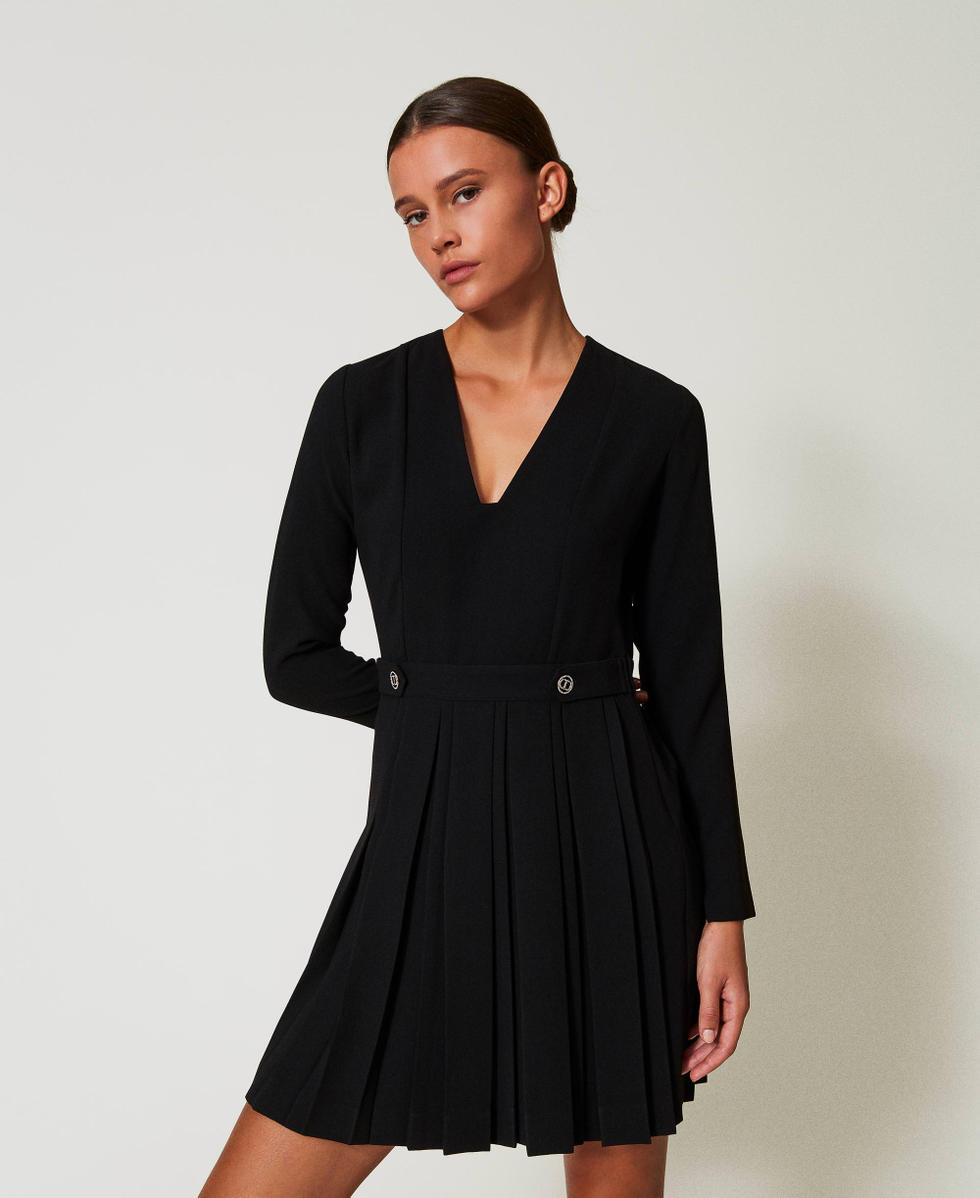Robe courte en cr&ecirc;pe pliss&eacute; avec boutons Noir Femme 242TT2171_00006_01