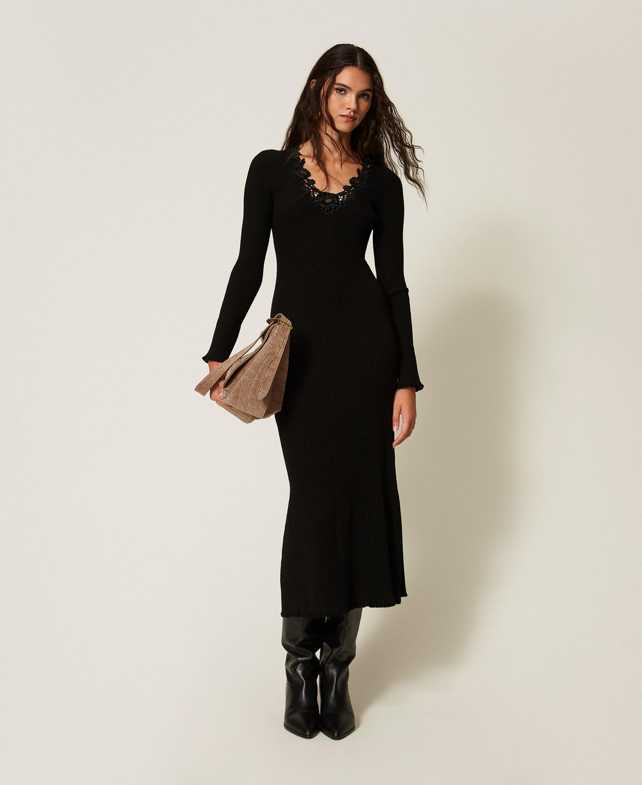 Robe longue en maille avec dentelle macramé