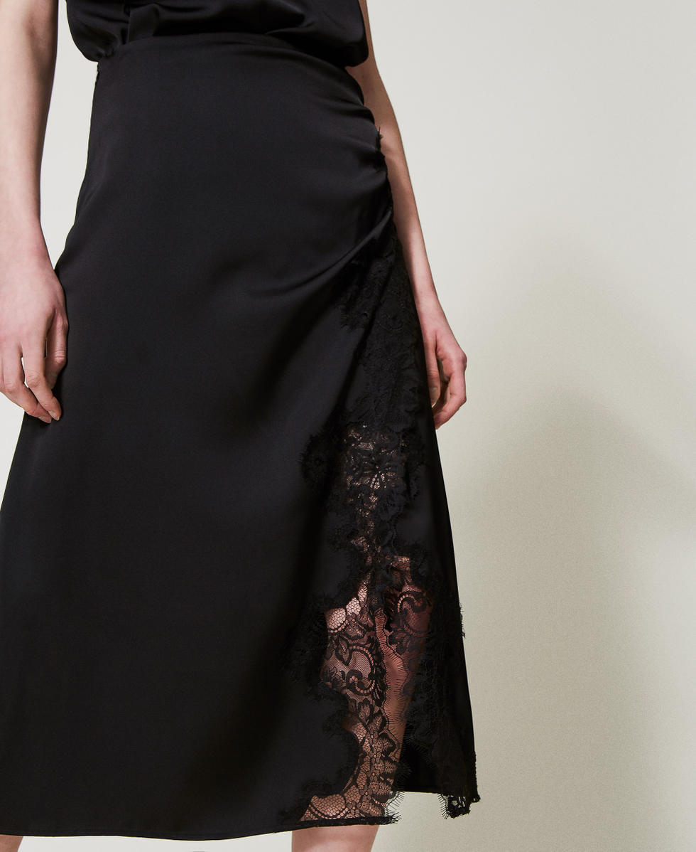 Falda midi de raso y encaje Negro Mujer 251TQ2011_00006_04