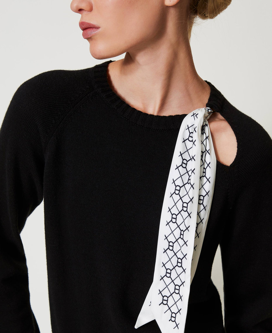 Pullover mit Logofoulard Zweifarbig Schwarz / Oval T-Print Schwarz / Schneewei&szlig; Frau 251TP3210_12340_PD