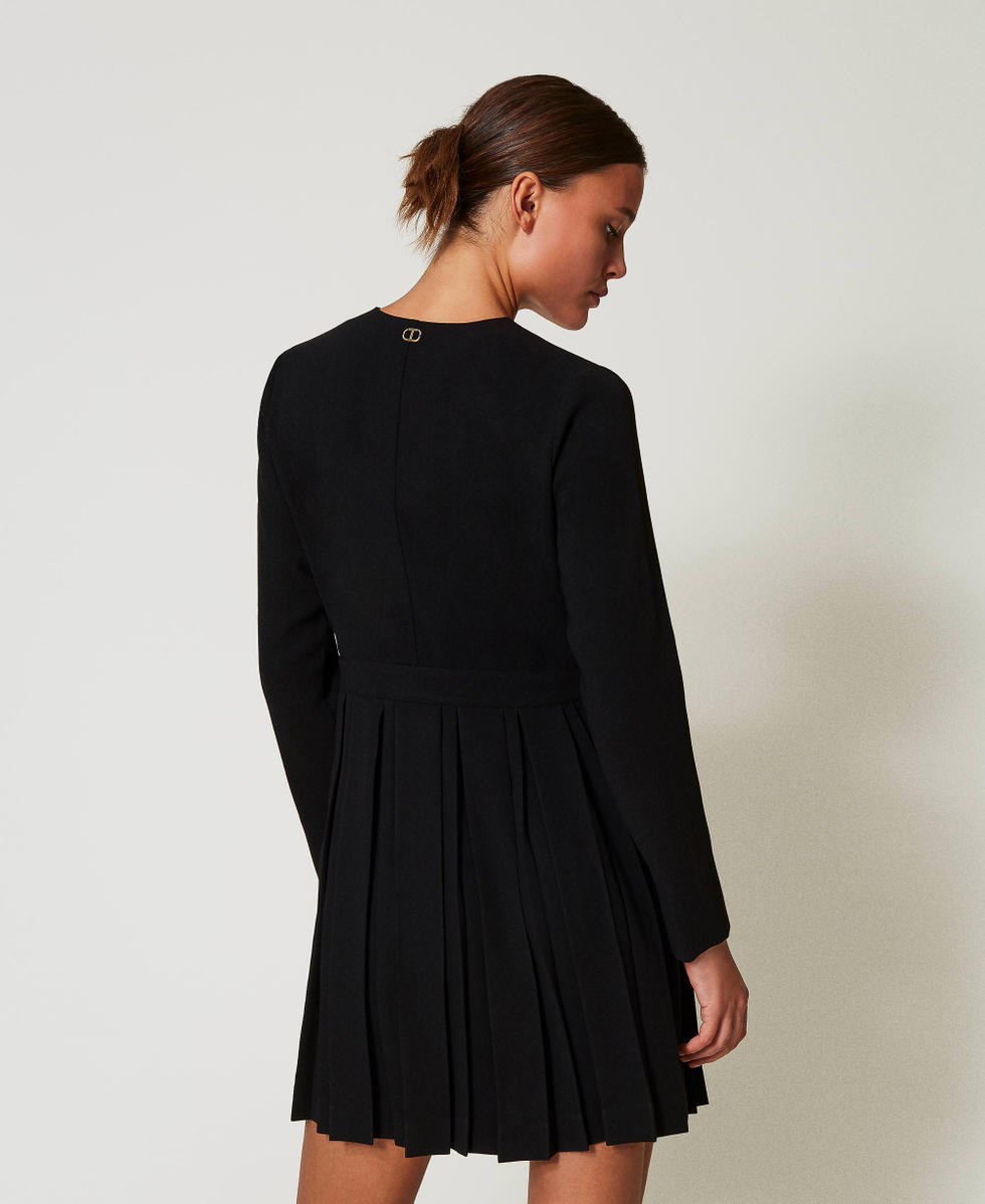 Robe courte en cr&ecirc;pe pliss&eacute; avec boutons Noir Femme 242TT2171_00006_03