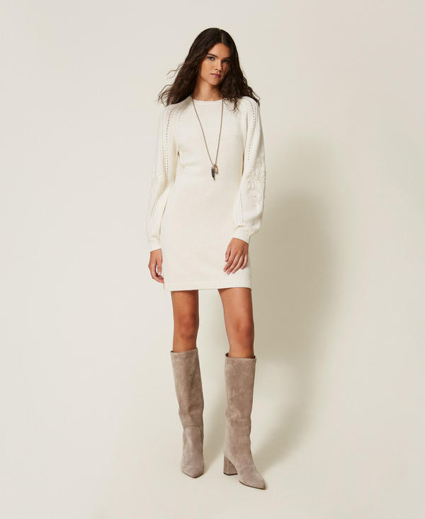 Short knit dress with embroidery