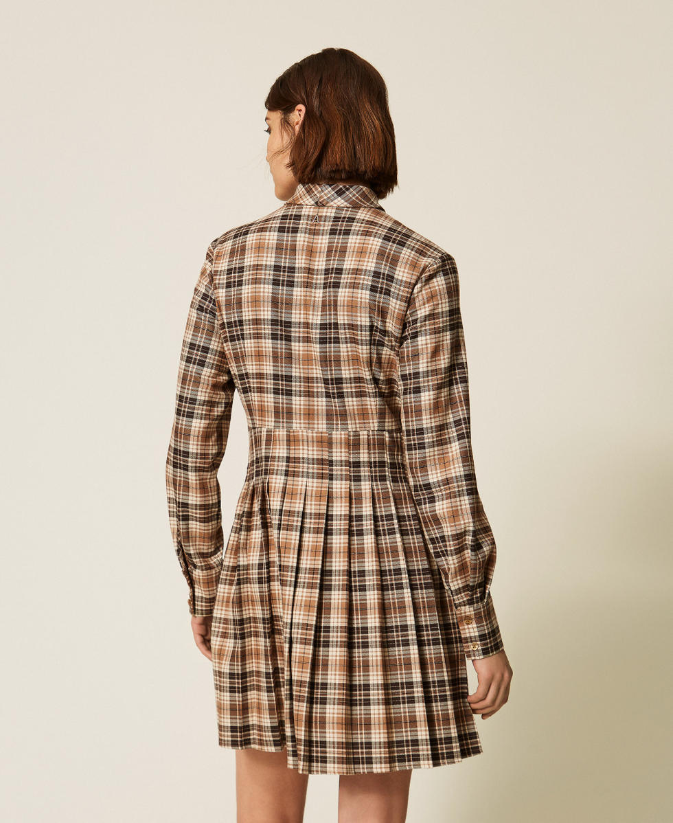 Robe courte en flanelle tartan avec broderie