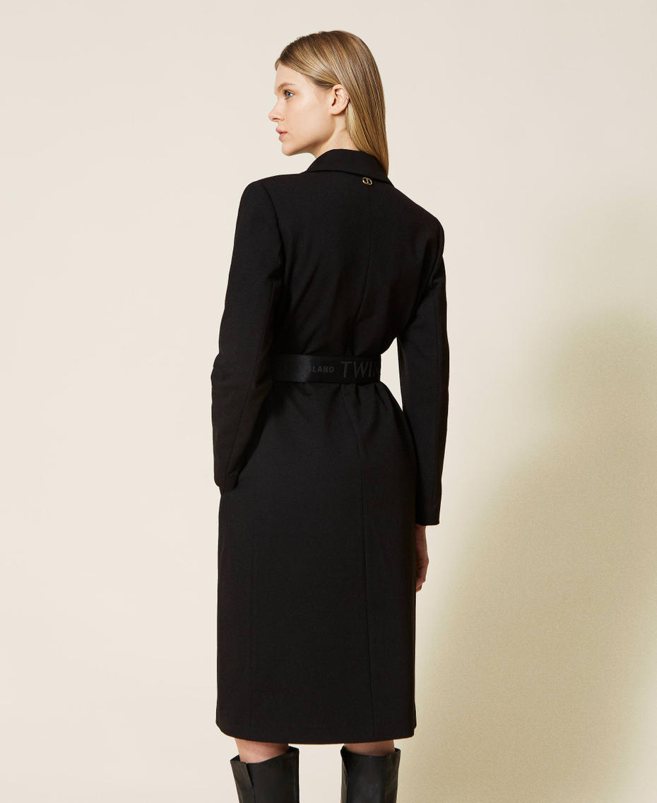 Manteau avec ceinture siglée