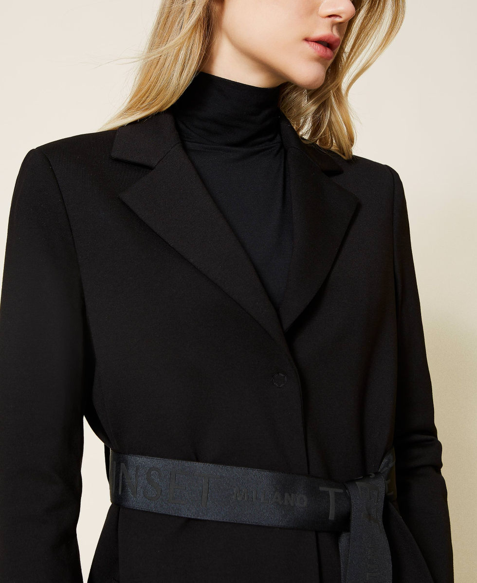 Mantel mit Logog&uuml;rtel