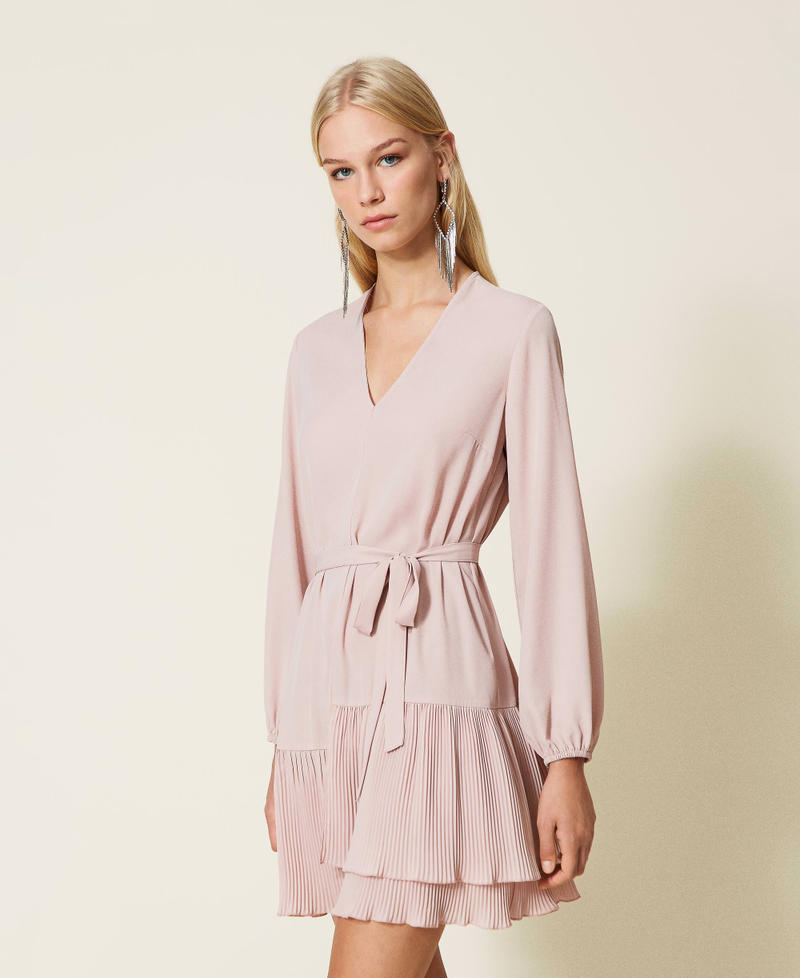 Kurzes Kleid aus Georgette mit Volants Puderrosa Frau 999TN211B_07273_01