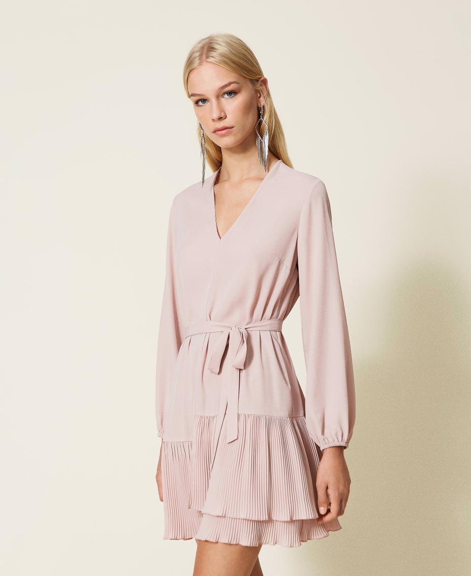 Kurzes Kleid aus Georgette mit Volants Puderrosa Frau 999TN211B_07273_01