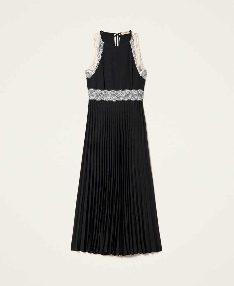 Long pleated dress with lace