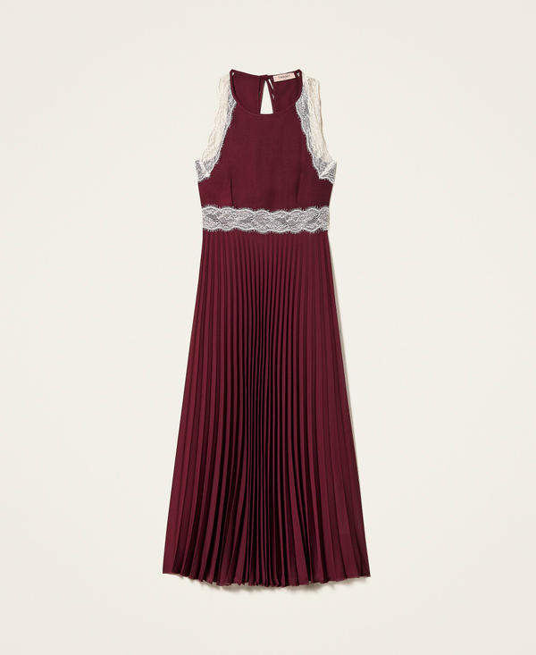 Long pleated dress with lace