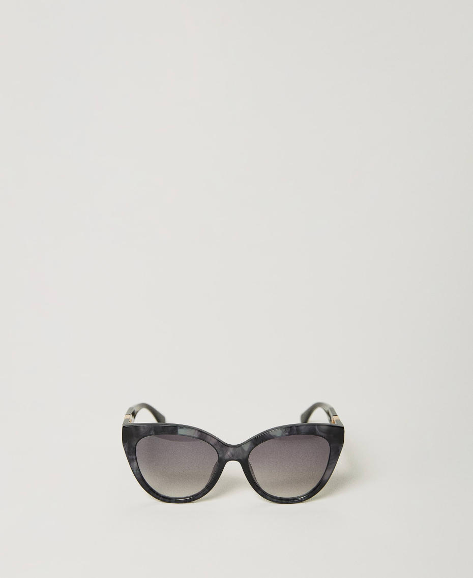 Cat-eye sunglasses with rhinestones