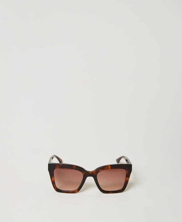 Tortoise-like square sunglasses