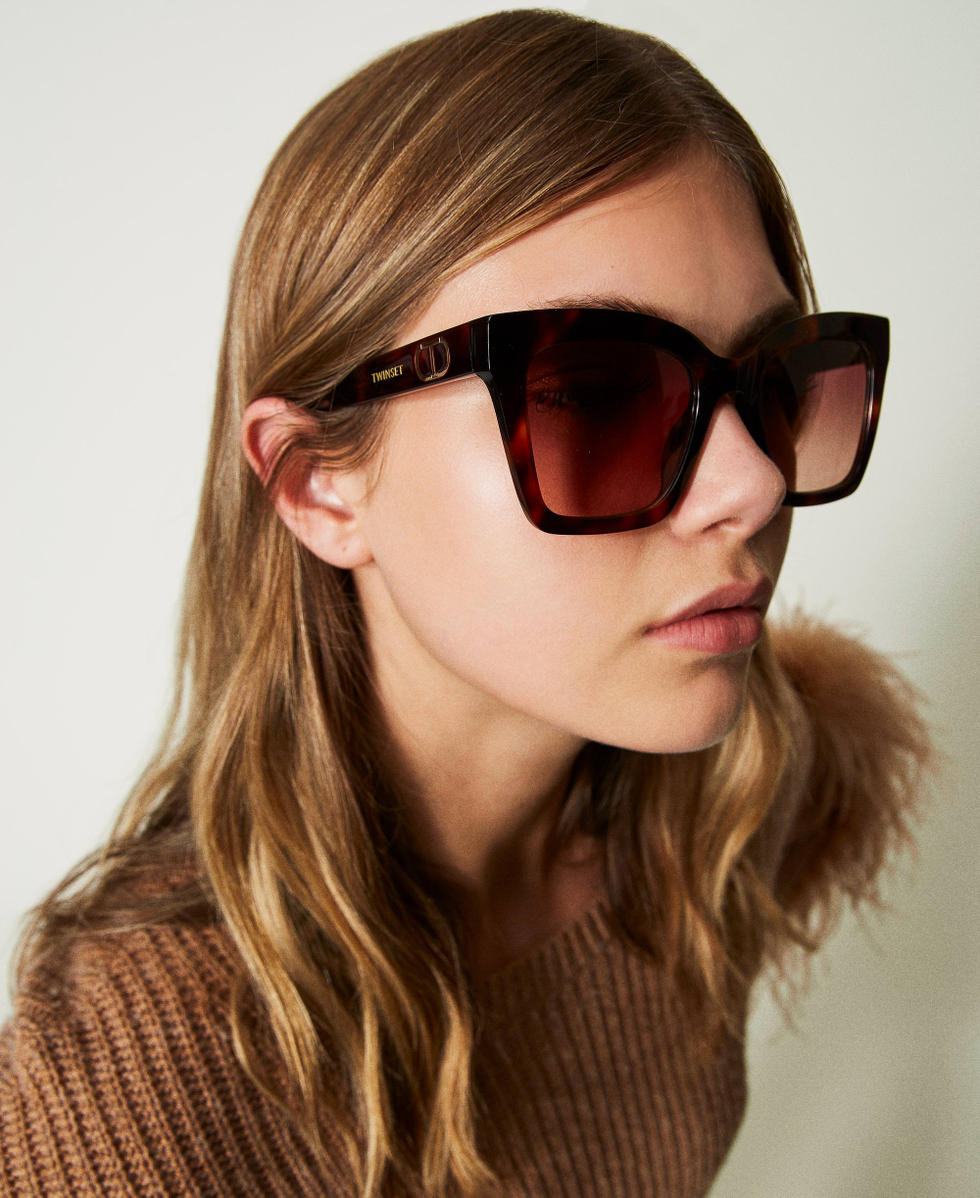 Lunettes de soleil carr&eacute;es &eacute;caille de tortue