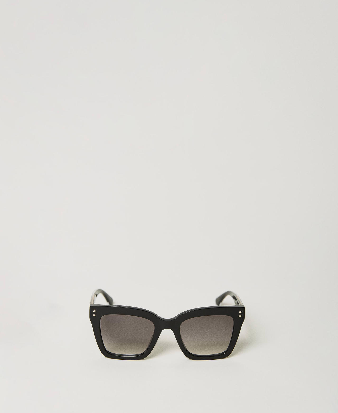Lunettes de soleil carrées avec clous
