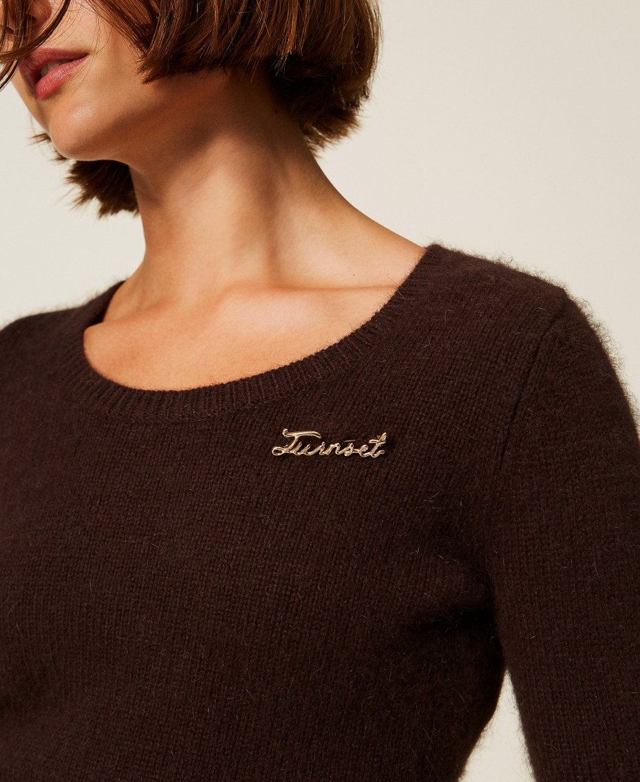 Pullover aus Angorawollmischung mit Schmuckbrosche Black Chocolate Frau 252TT3183_11054_04