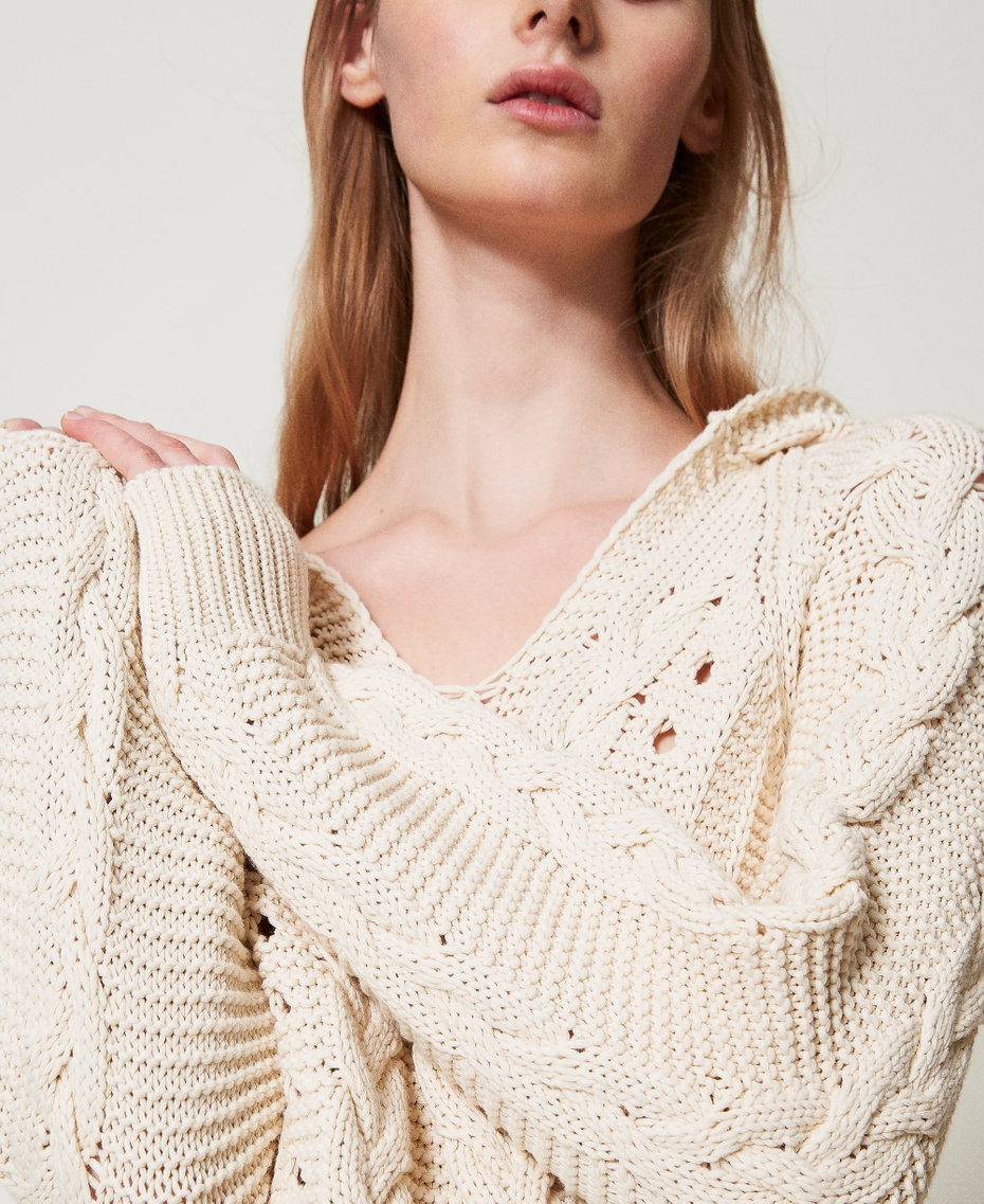Kapuzenpullover mit Zopfmuster Delicate Beige Frau 251TP3460_12140_04