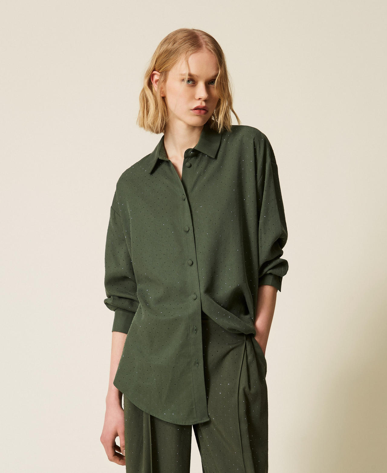 Chemise en sergé avec cabochons