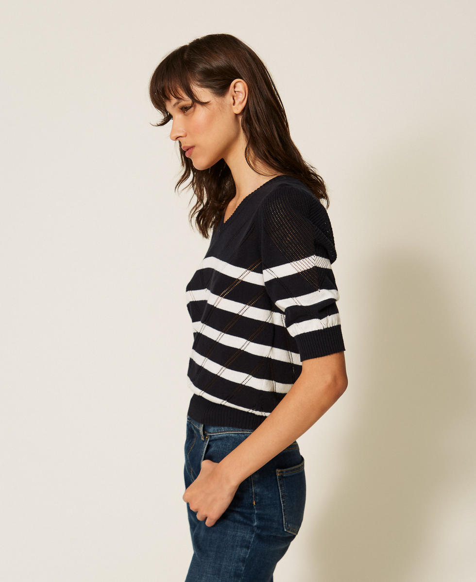 Pullover aus Baumwolle und Kaschmir im Streifendessin Streifen Blue Night/Schneewei&szlig; Frau 261TP3231_13412_02