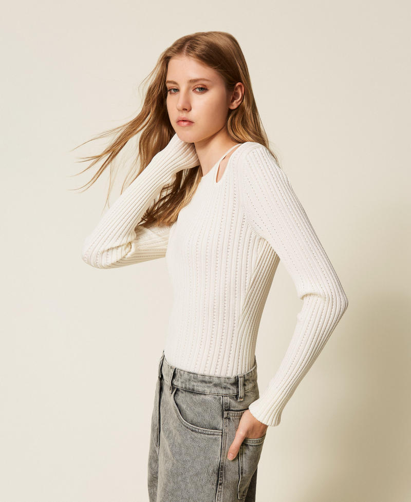 Jersey de tejido reciclado con troquelado White Nieve Mujer 252AP3143_00282_02