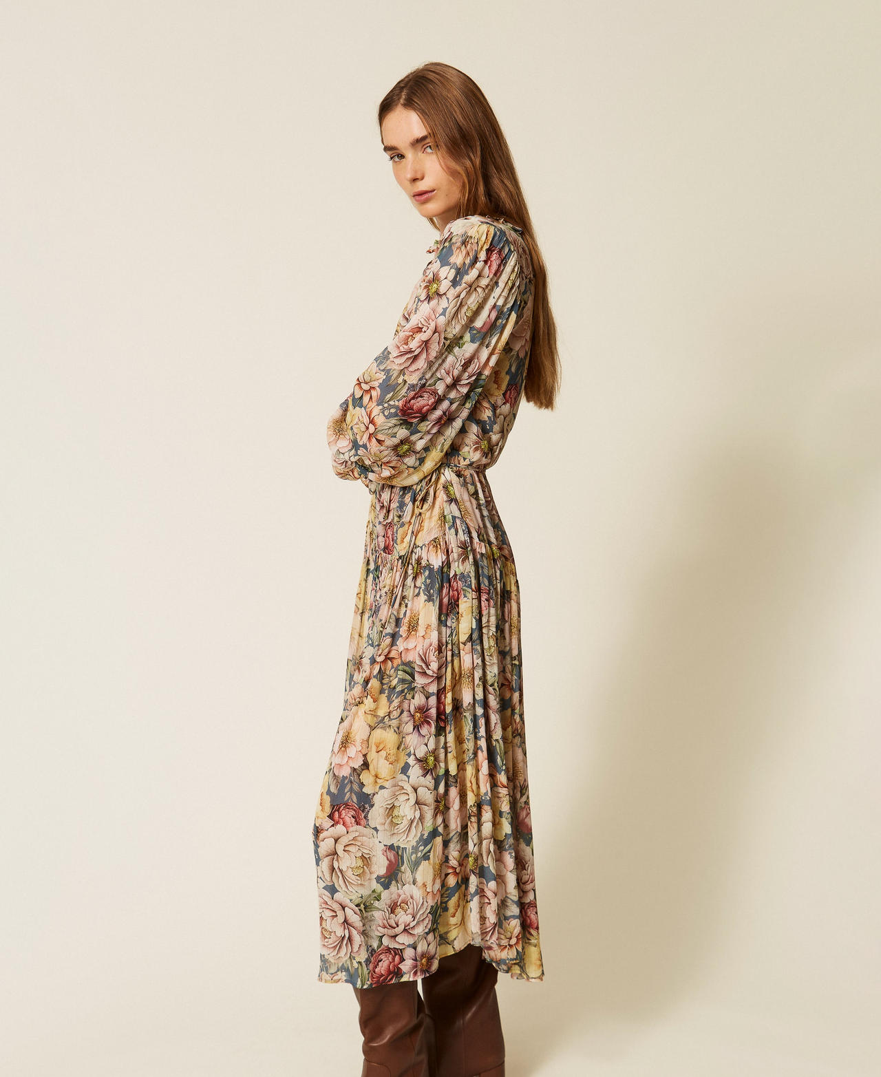 Maxikleid aus Krepon mit floralem Motiv Flowers Indigoblau / Multicolor Frau 262TT2610_14099_03