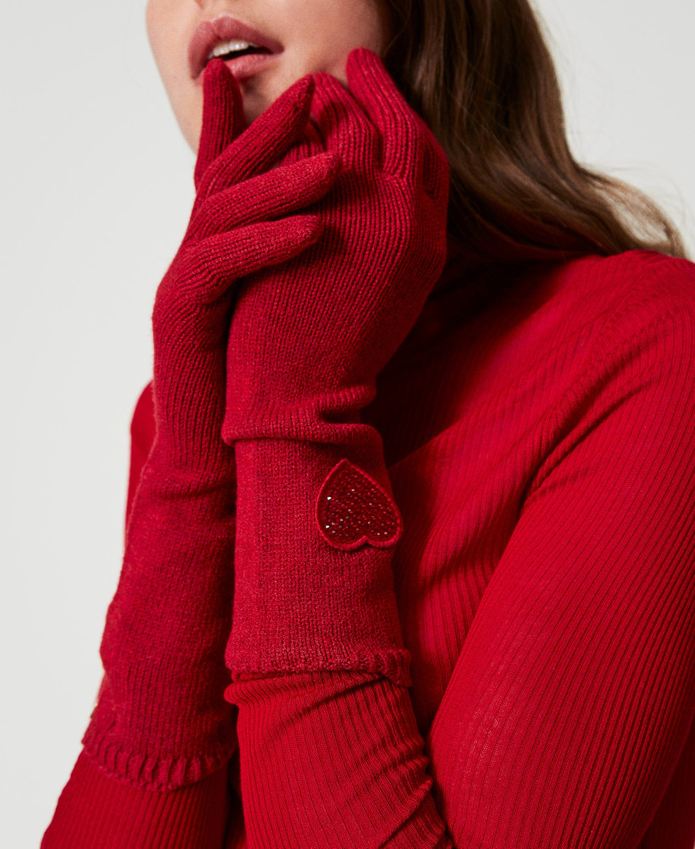 Knitted gloves with heart patch