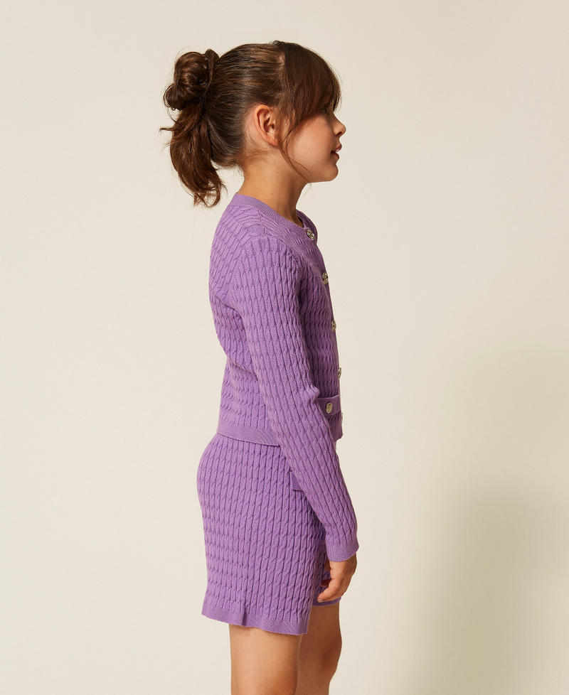 Figurbetonte Strick-Shorts mit Zopfmuster Hyazinthenlila M&auml;dchen 262GJ3073_11296_02