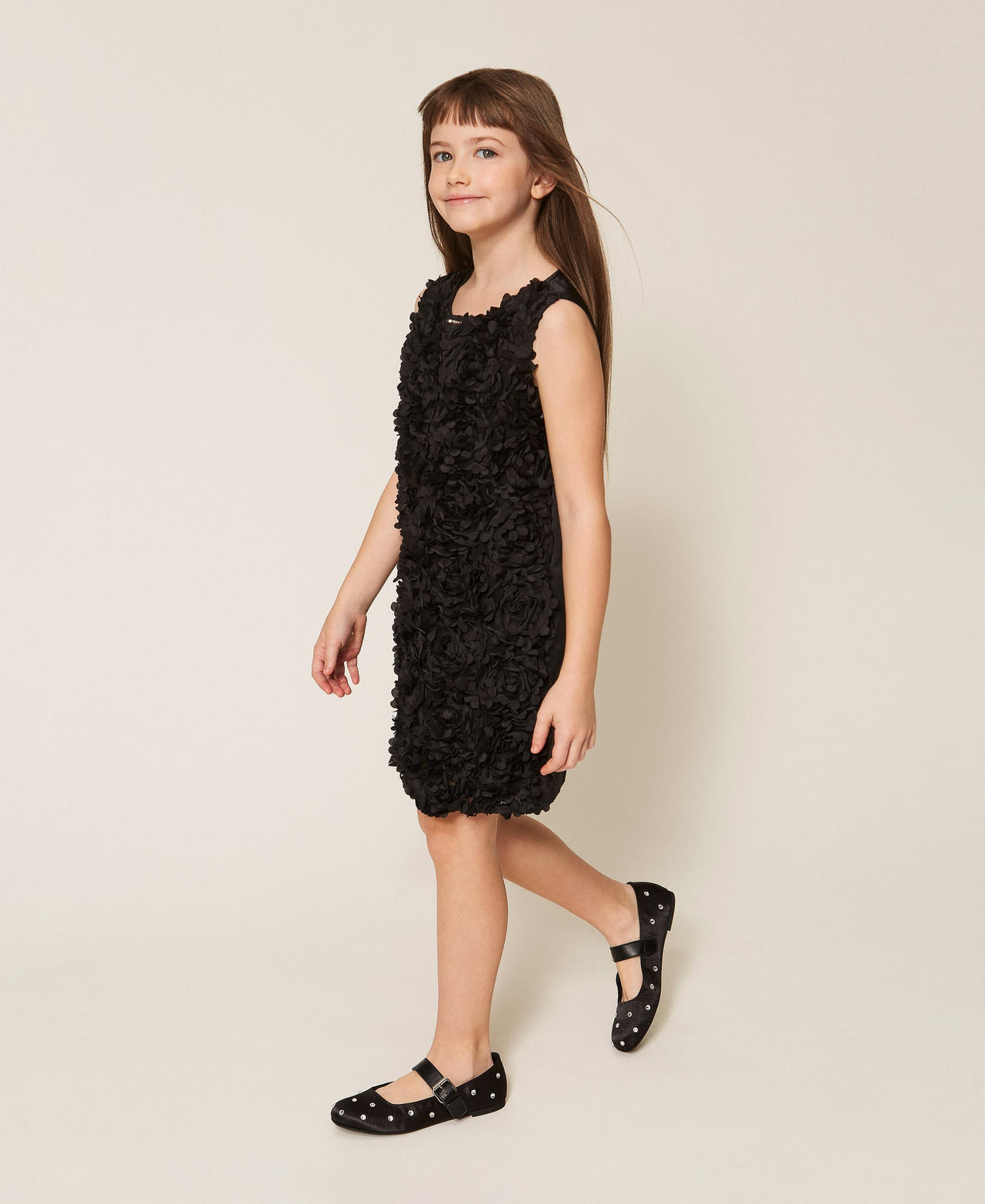 Robe courte en satin avec roses Noir Fille 261GJ2Q62_00006_02