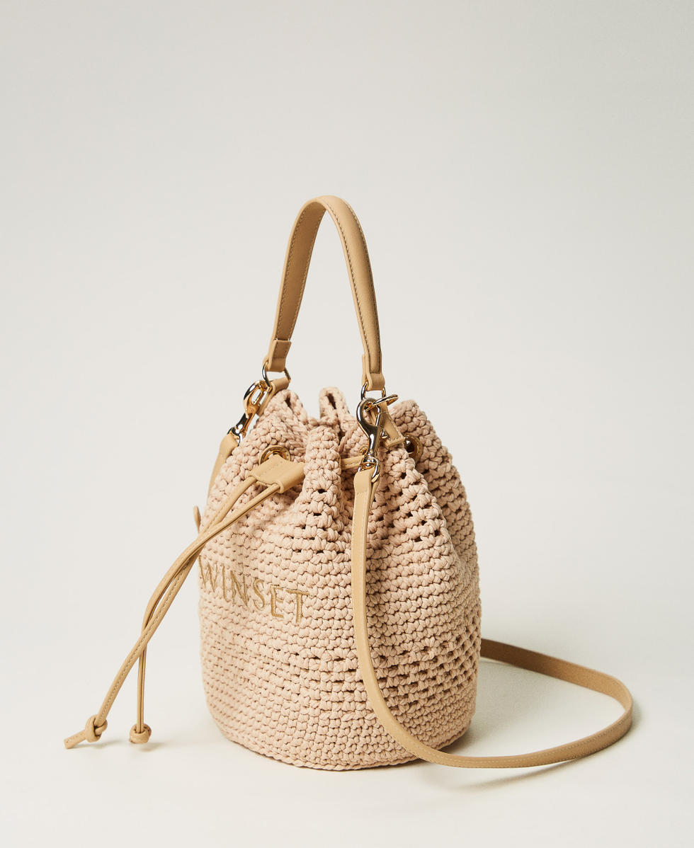 Bolso tipo saco de algod&oacute;n de ganchillo